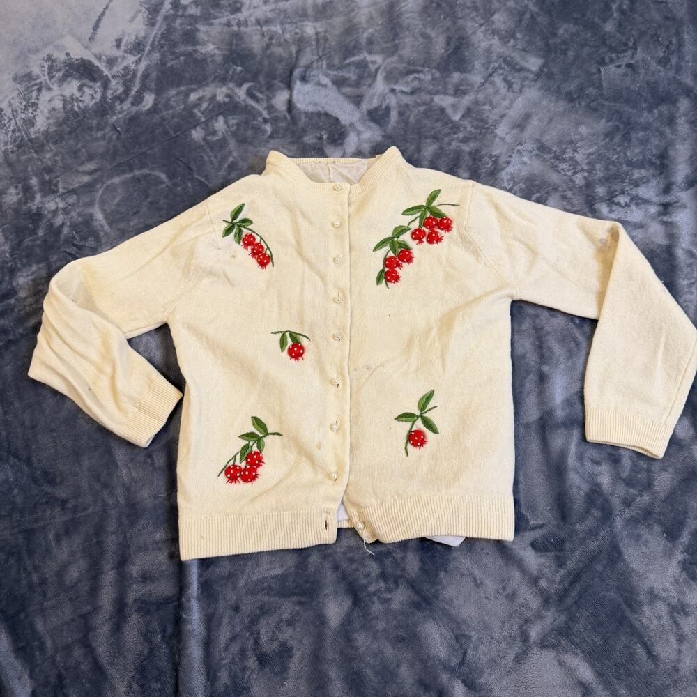 VTG 1950s Strawberry Embroidered Cardigan Seater Cream Lined Pearl Button Flaws